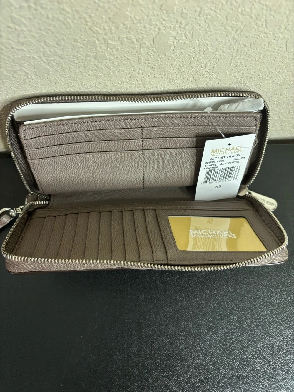 Michael Kors Jet set travel continental wallet color cinder